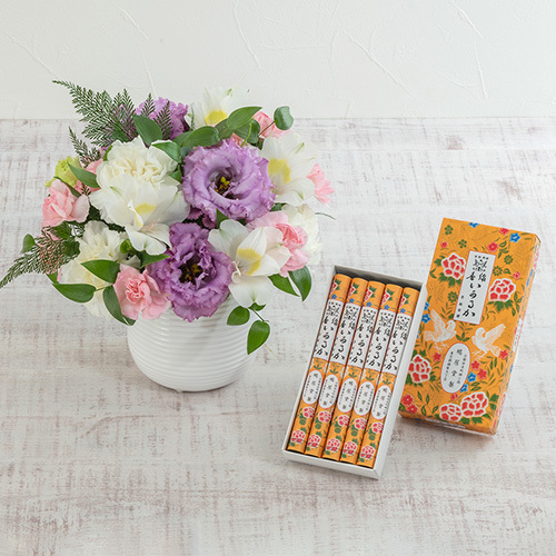 亡き父へ贈る鳩居堂｢お線香いかるが｣とアレンジメントのセット