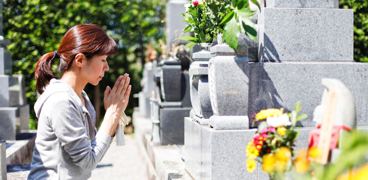 お盆はお墓参りに行こう、お墓に供える花の種類・選び方
