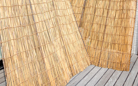 立てかけらえた「よしず」