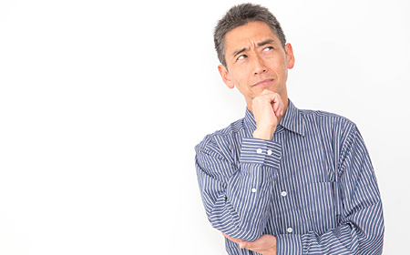 考える男性