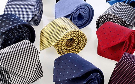 色とりどりのネクタイ